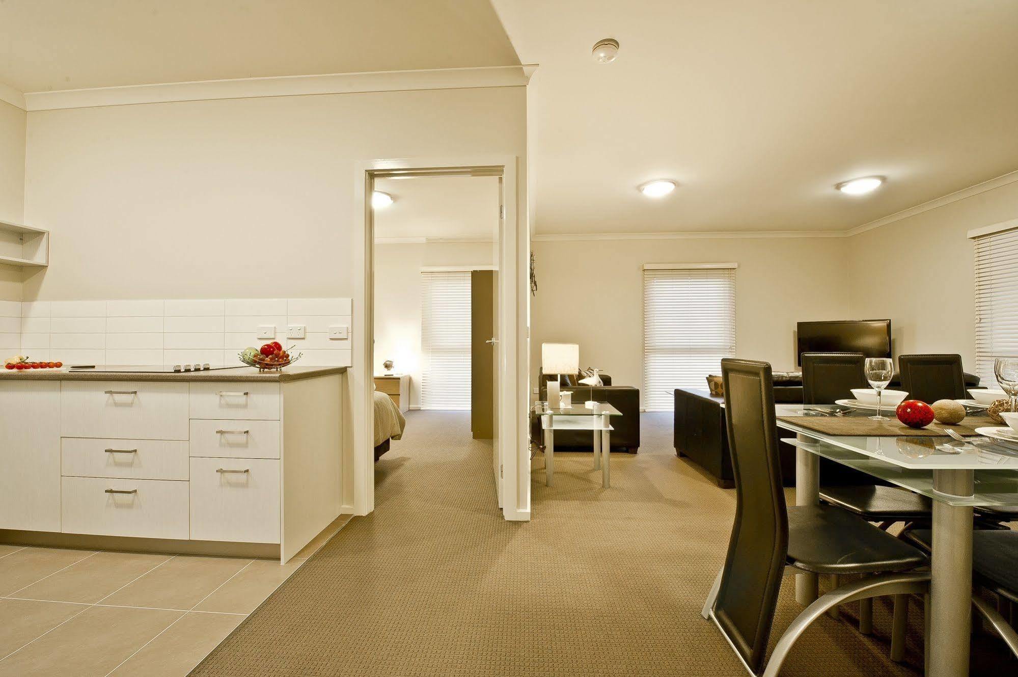 Moonlight Bay Apartments Рай Екстериор снимка
