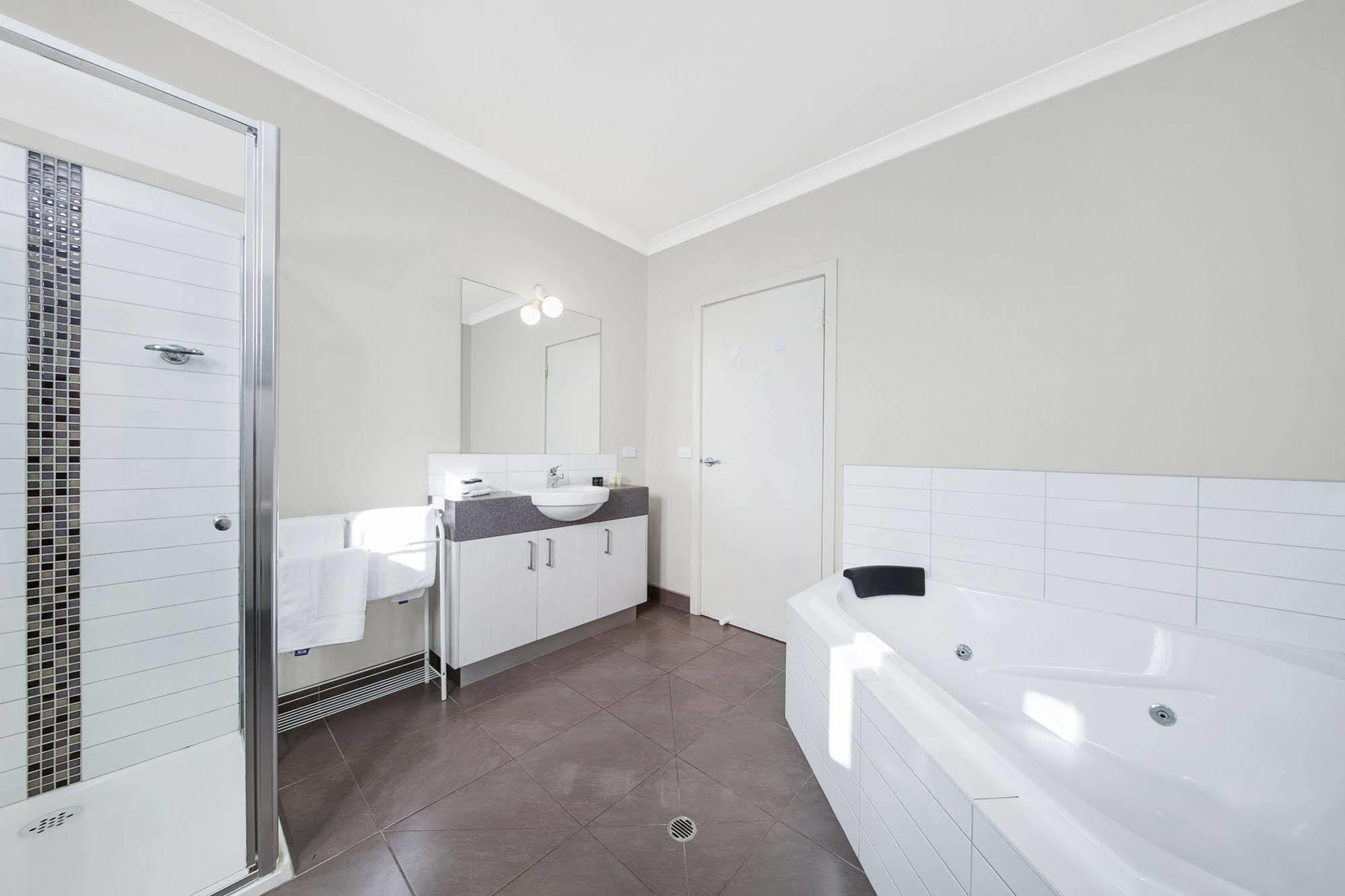 Moonlight Bay Apartments Рай Екстериор снимка